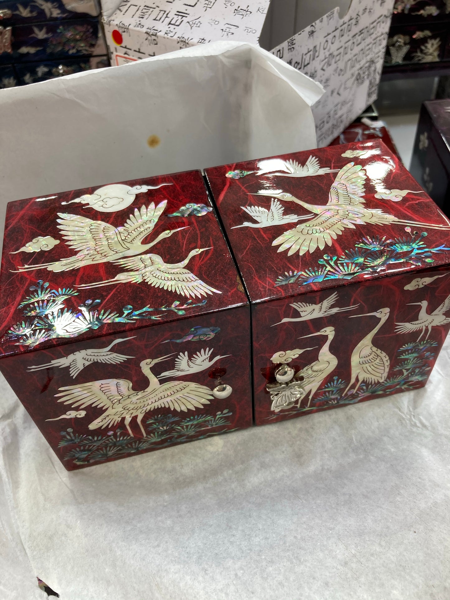 Traditional Korean jewelry box made of mother of pearl